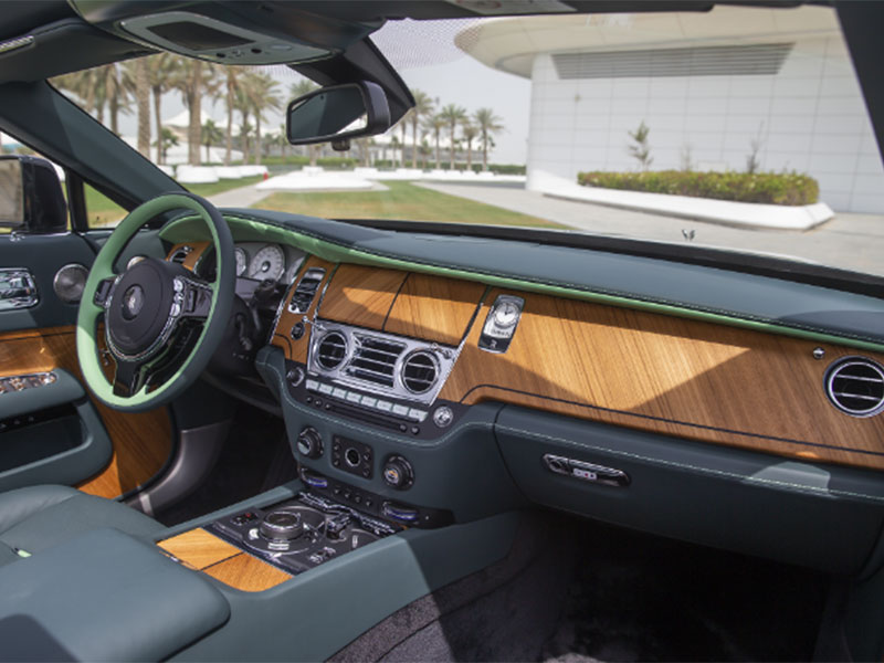 بالصور... 3 طرز استثنائية من "رولز- رويس" في أبوظبي